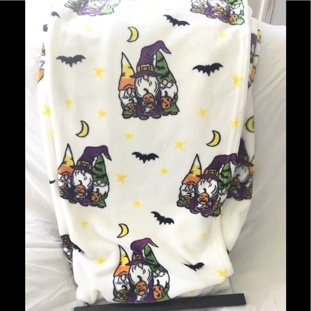 Isaac Mizrahi Halloween Themed Decorative Throw NWT